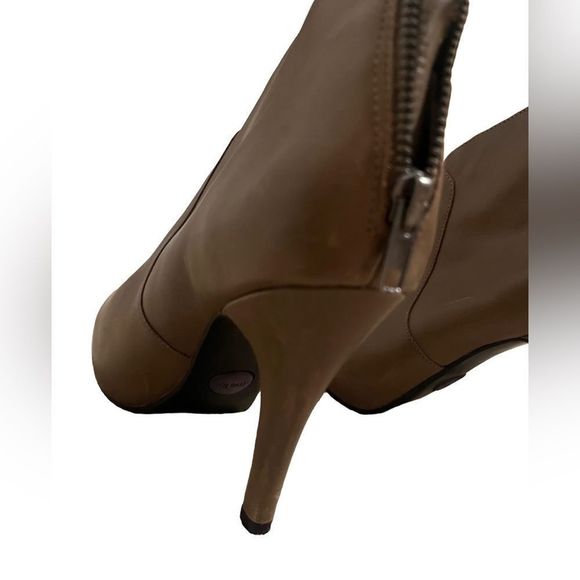 Me Too Brownish Gray Leather Heeled Ankle Boots Size 8 - good condition! - Picture 4 of 15